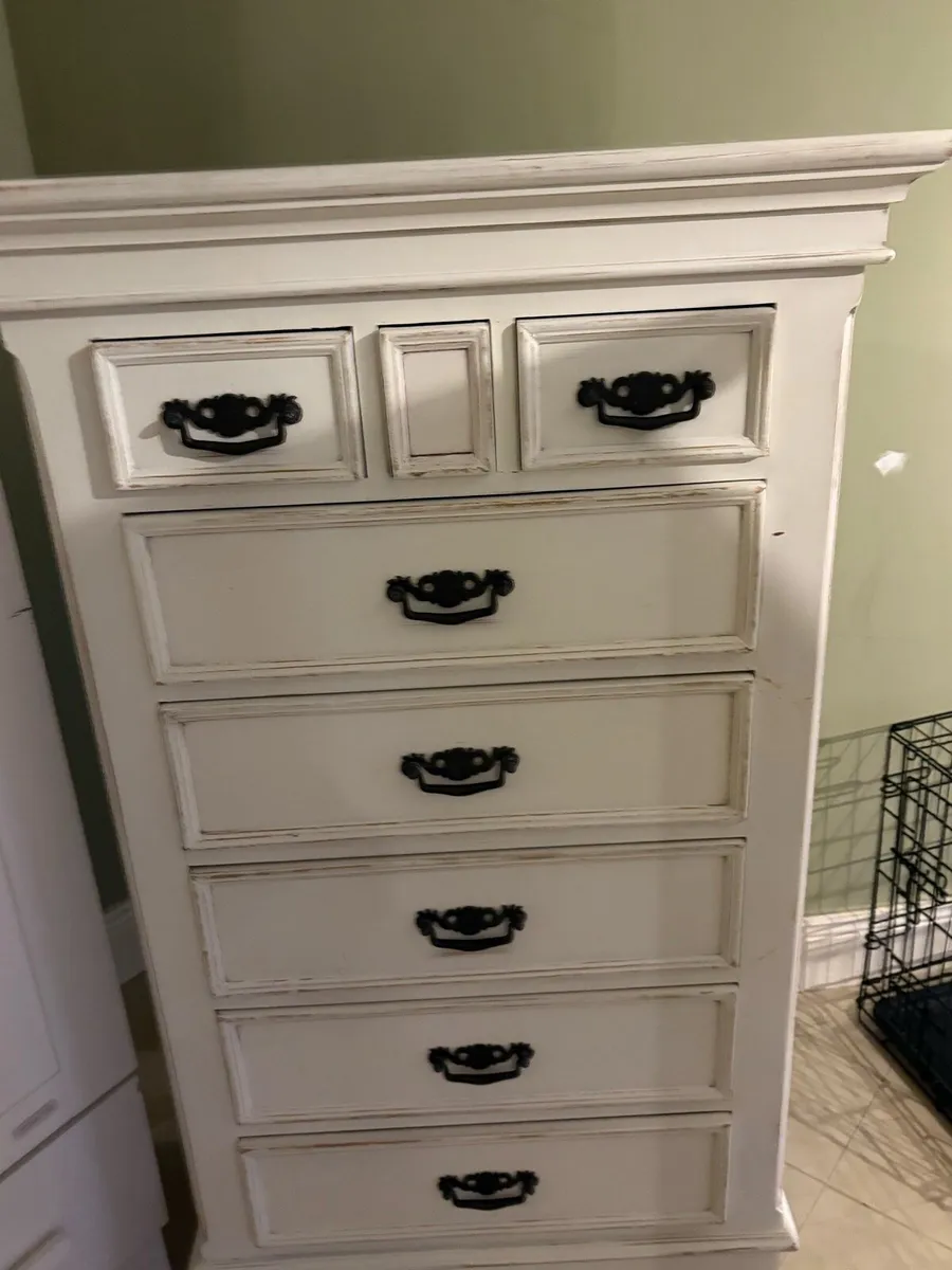 Chest of drawers - Image 1