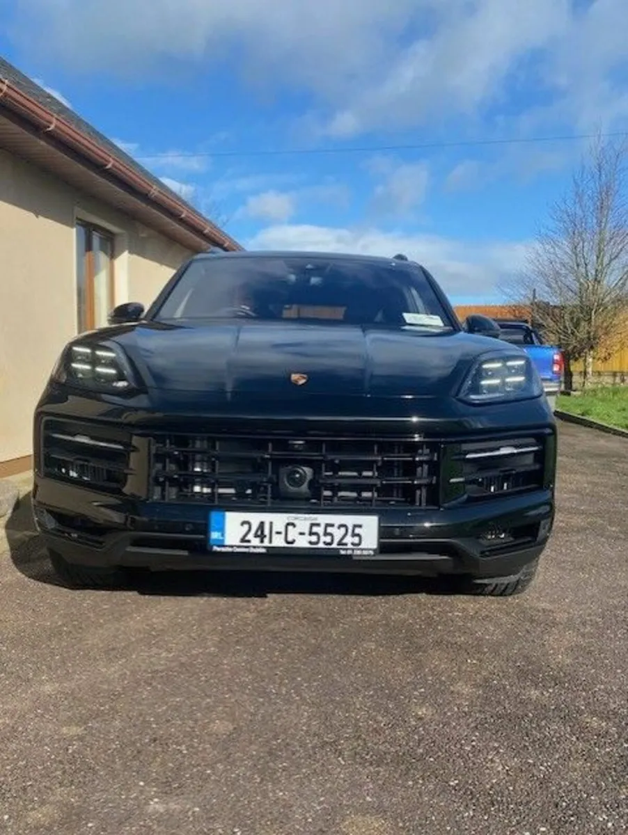 Porsche Cayenne 2024 - Image 1