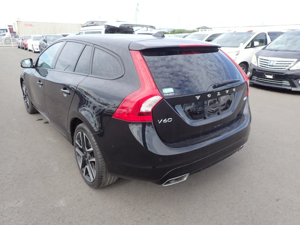 Volvo V60 2.0 D4 DYNAMIC PLUS DIESEL 190 BHP AUTO - Image 3