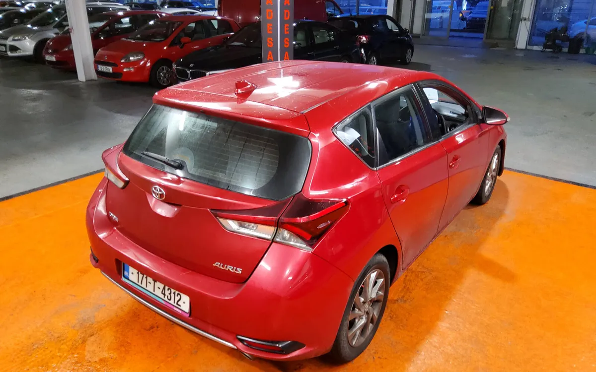 Toyota Auris 2017 - Image 3