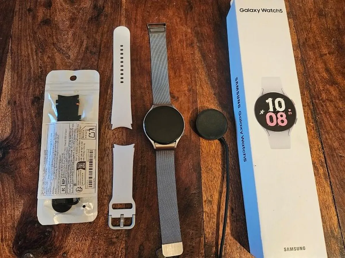 Samsung Galaxy Watch 5 - Image 1