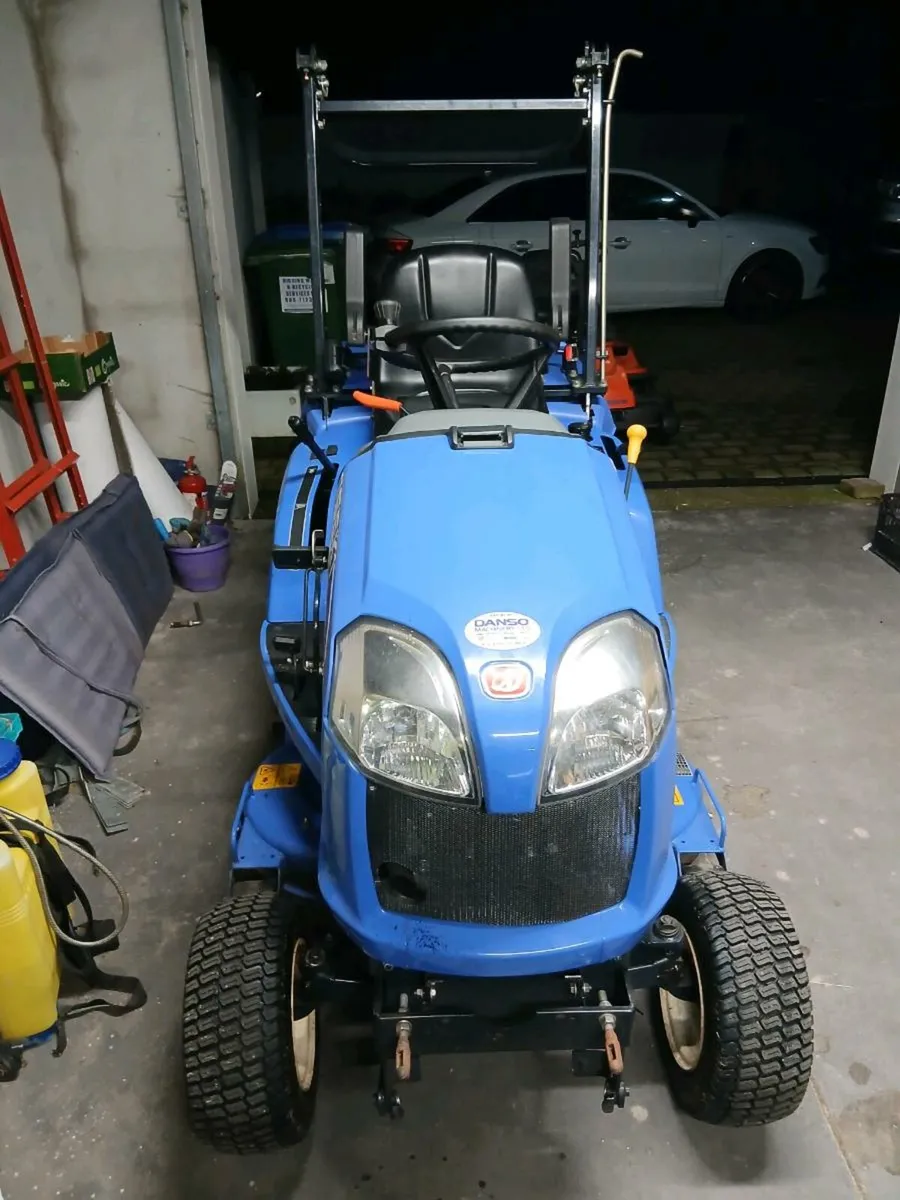 Iseki ride on lawnmore - Image 1