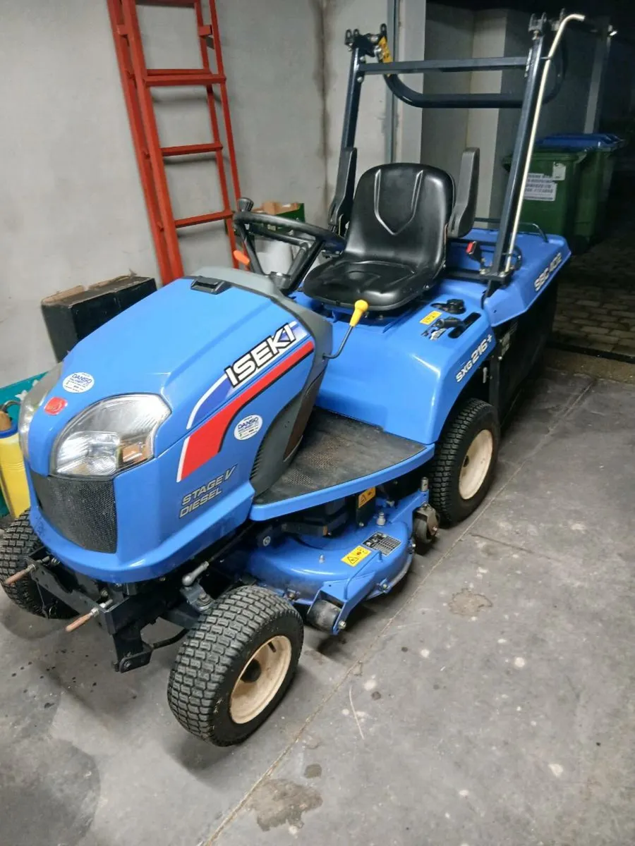 Iseki ride on lawnmore - Image 2