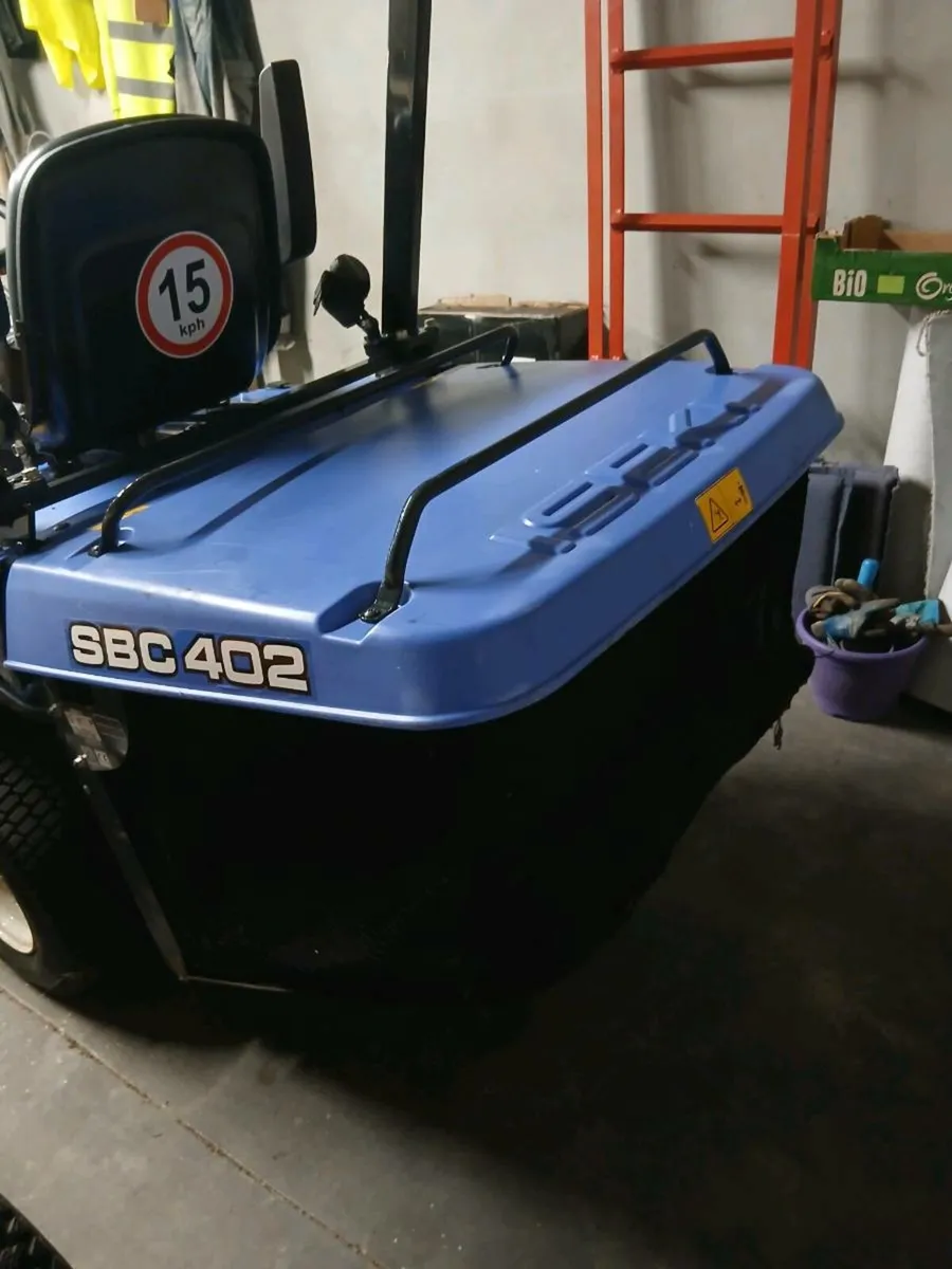 Iseki ride on lawnmore - Image 4