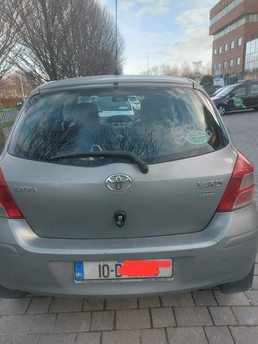 Car  yaris - Image 3