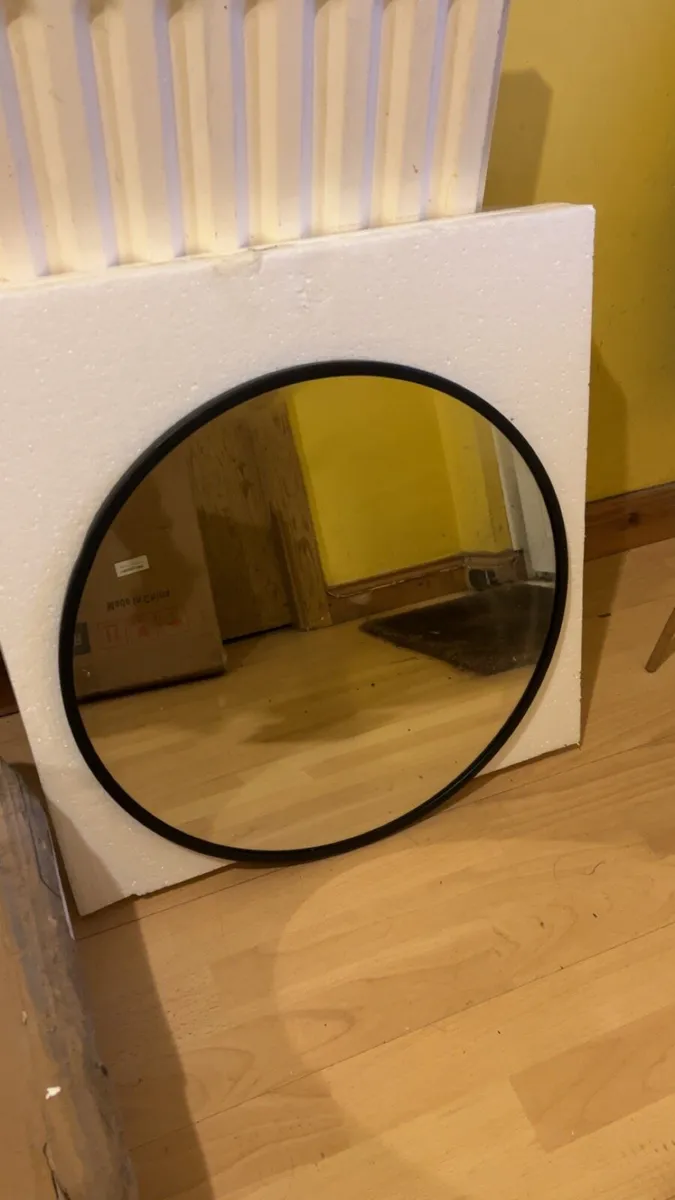 Vanity unit and mirror - Image 3