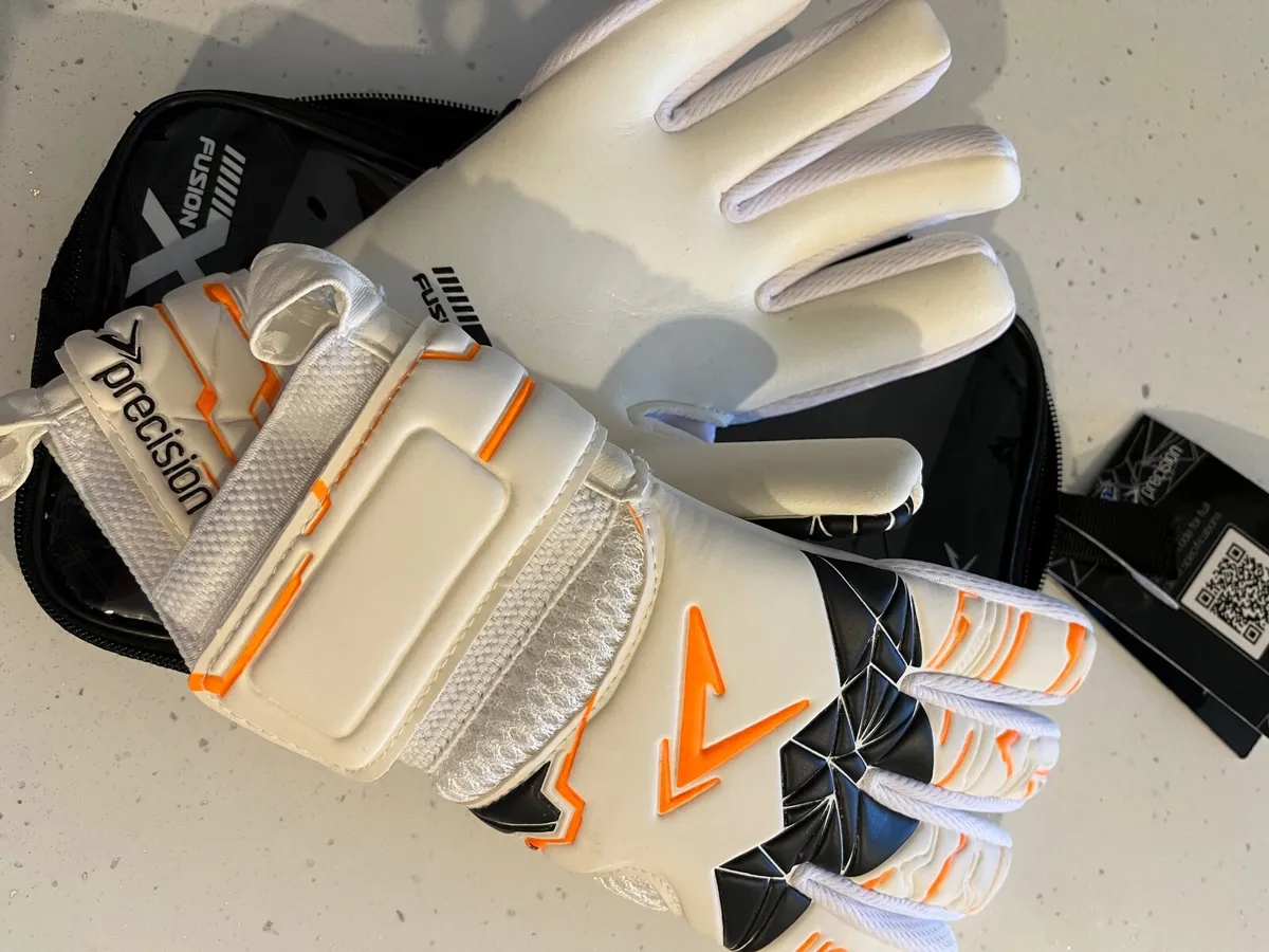Kids precision goalie gloves size 6