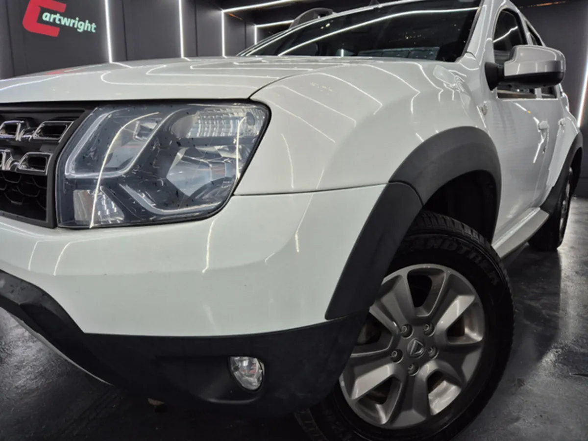 Dacia Duster SIGNATURE 1.5 DCI 110 4 4DR - Image 3