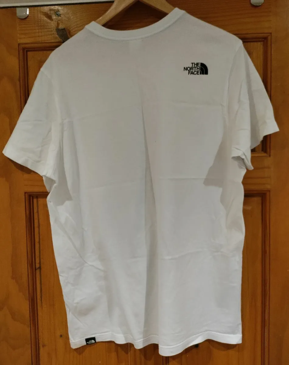 The North Face T shirt L - Image 4