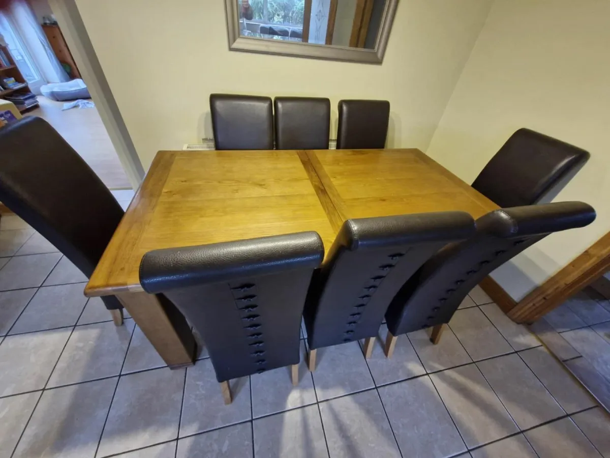 Dining Table with 8 chairs - Image 1