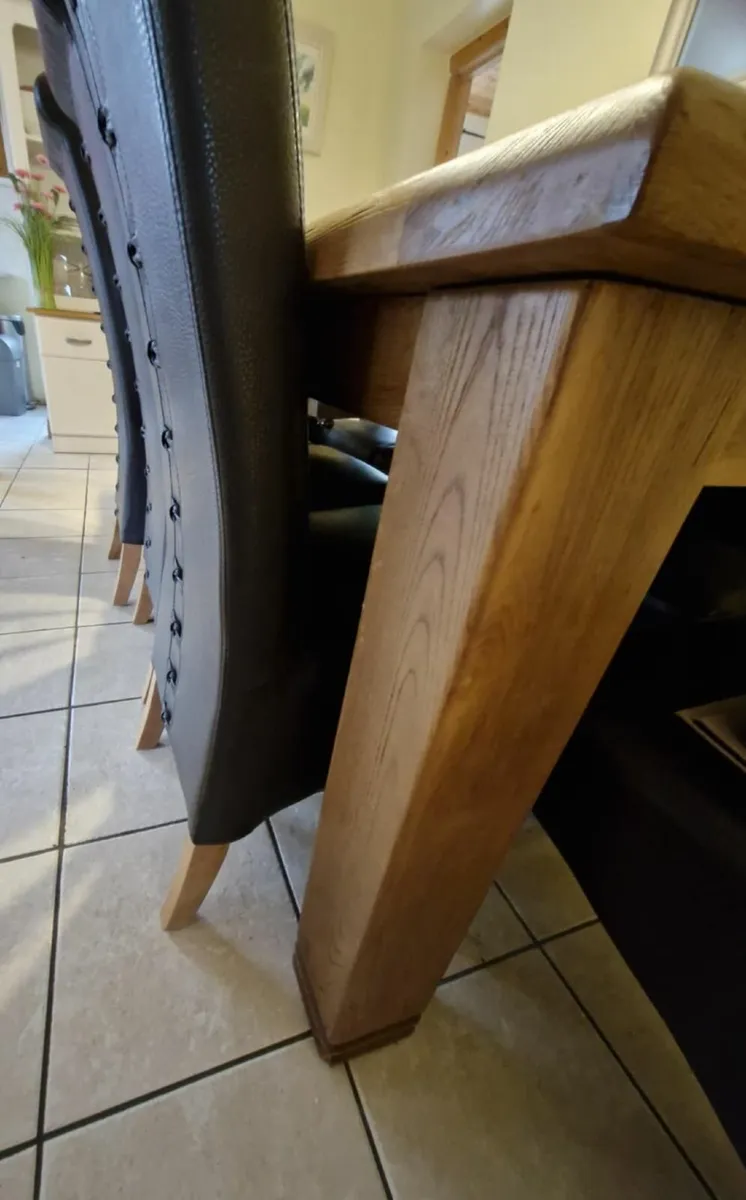 Dining Table with 8 chairs - Image 2