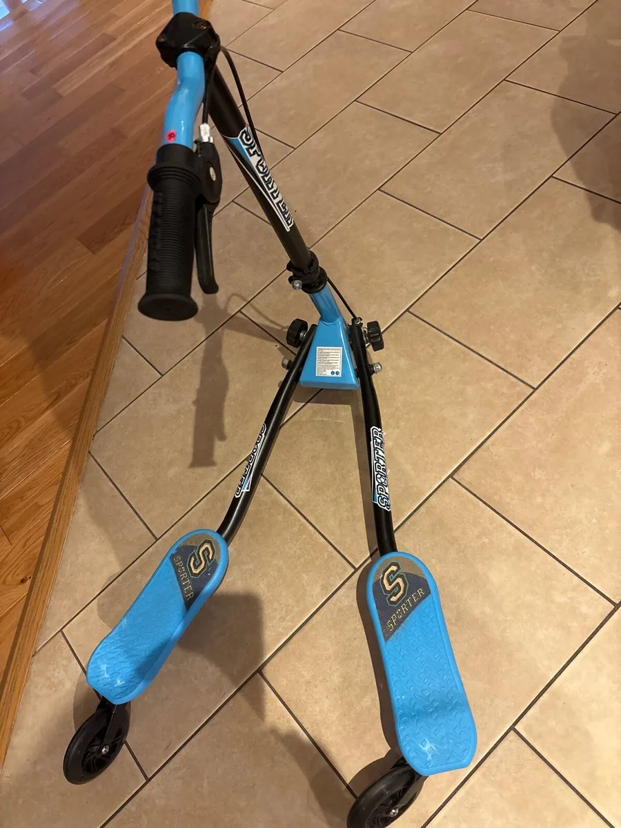 Kids scooter - Image 1