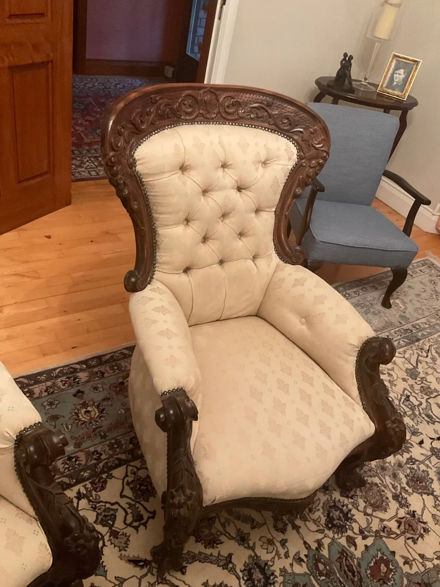 Couch plus/minus 2 matching armchairs - Image 4