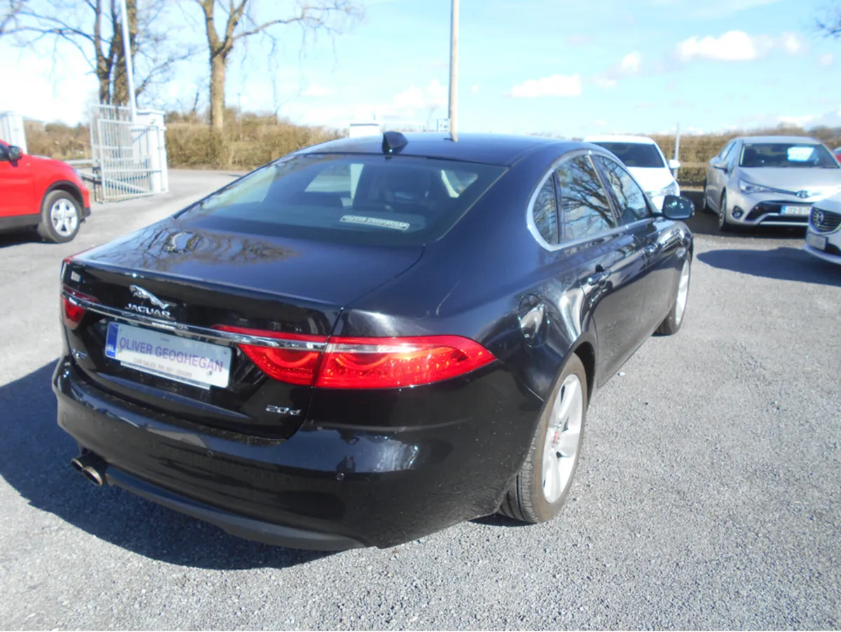 Jaguar XF 2.0 D PORTFOLIO 180 PS AUTO - Image 2