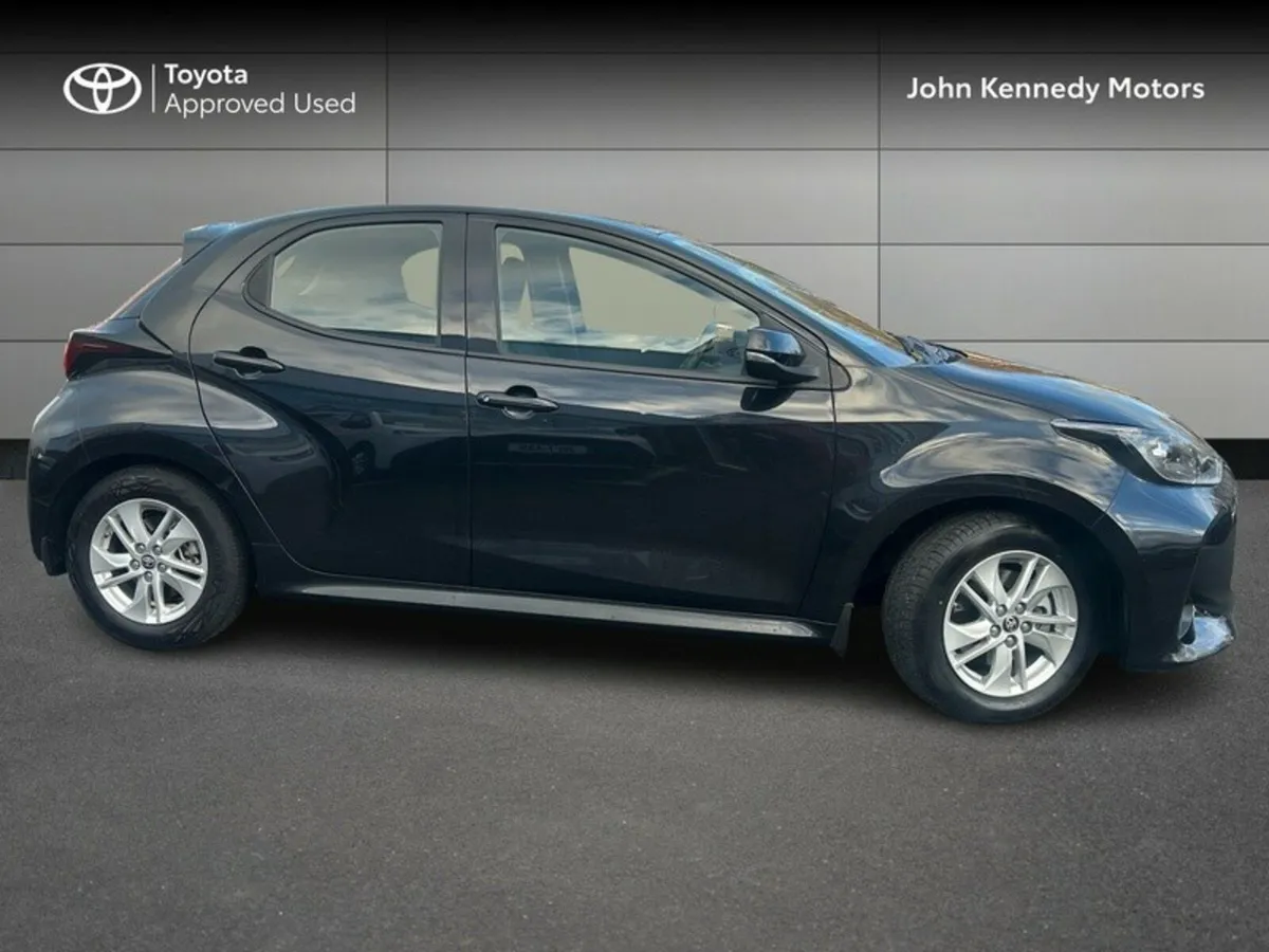 Toyota Yaris Hybrid 115 Luna - Image 3