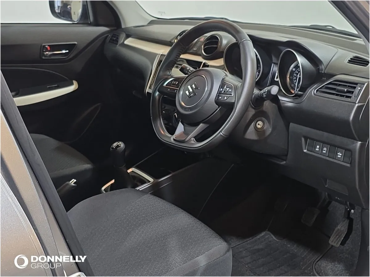 Suzuki Swift Hatchback SZ-L - Image 4