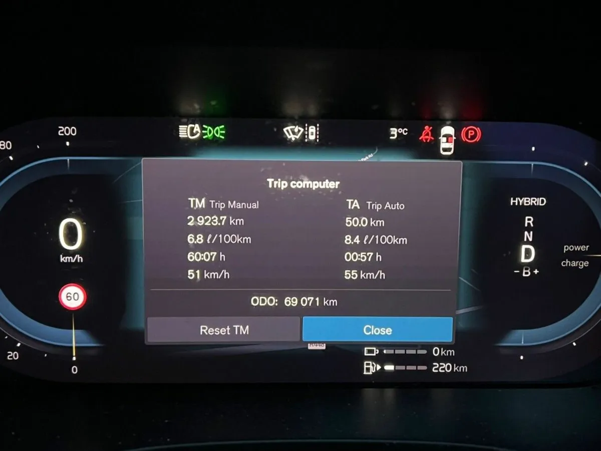 Volvo XC60 T6 AWD BLACK EDITION *3YR WARRANTY* €13 - Image 2