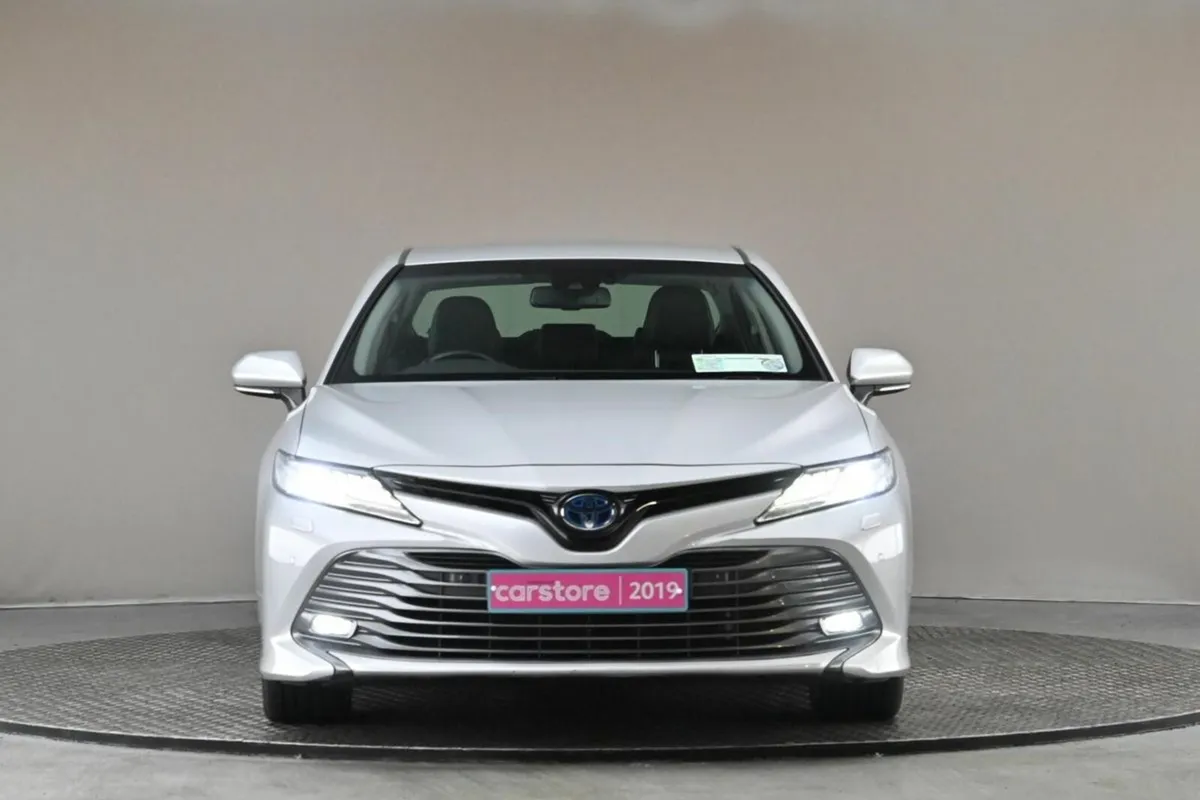 Toyota Camry 2.5 HYBRID PLATINUM **FULL LEATHER**S - Image 2