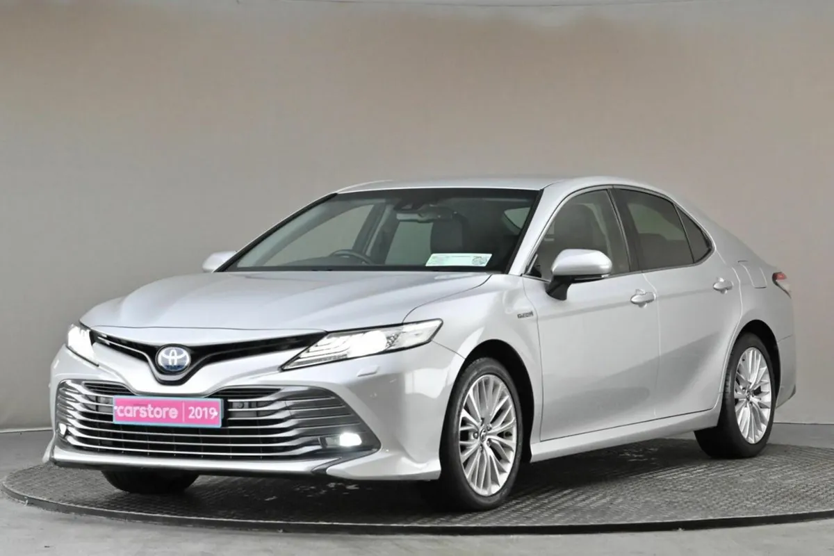 Toyota Camry 2.5 HYBRID PLATINUM **FULL LEATHER**S - Image 3