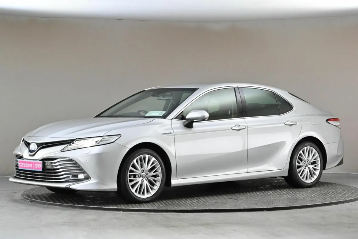 Toyota Camry 2.5 HYBRID PLATINUM **FULL LEATHER**S - Image 4