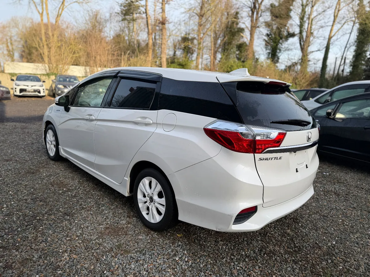 Honda Fit shuttle 2015 - Image 4