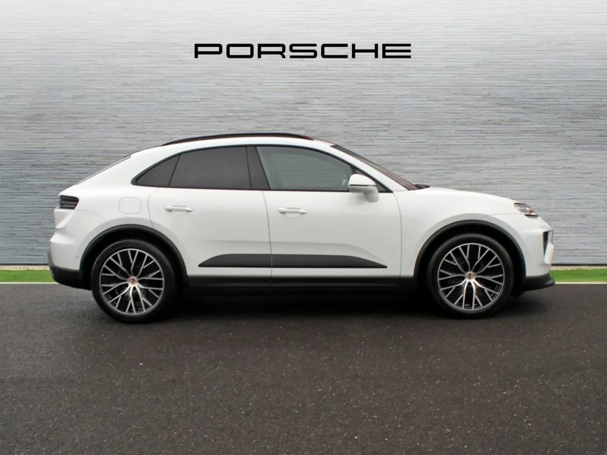 Porsche Macan 4 Electric - Image 4