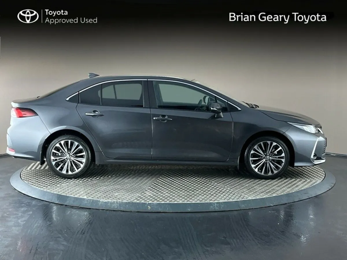 Toyota Corolla LunaSport Hybrid - Image 3