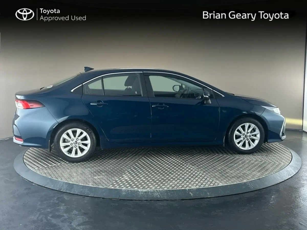 Toyota Corolla LUNA SALOON Hybrid - Image 3