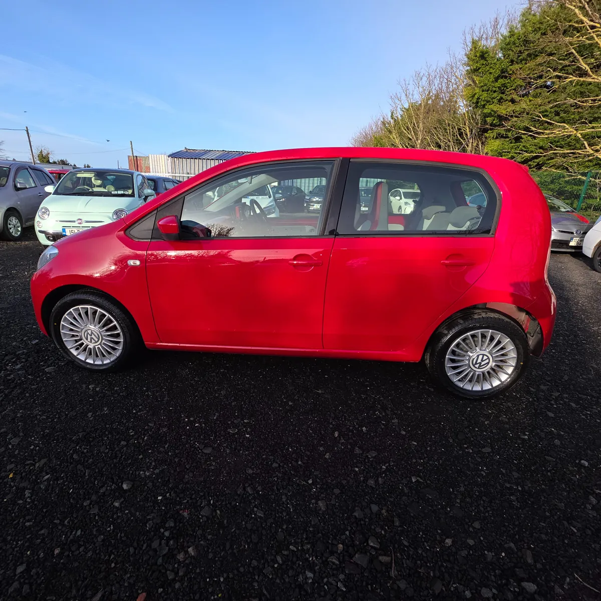 Volkswagen up! 2014 Automatic Heated Seats!!! - Image 4