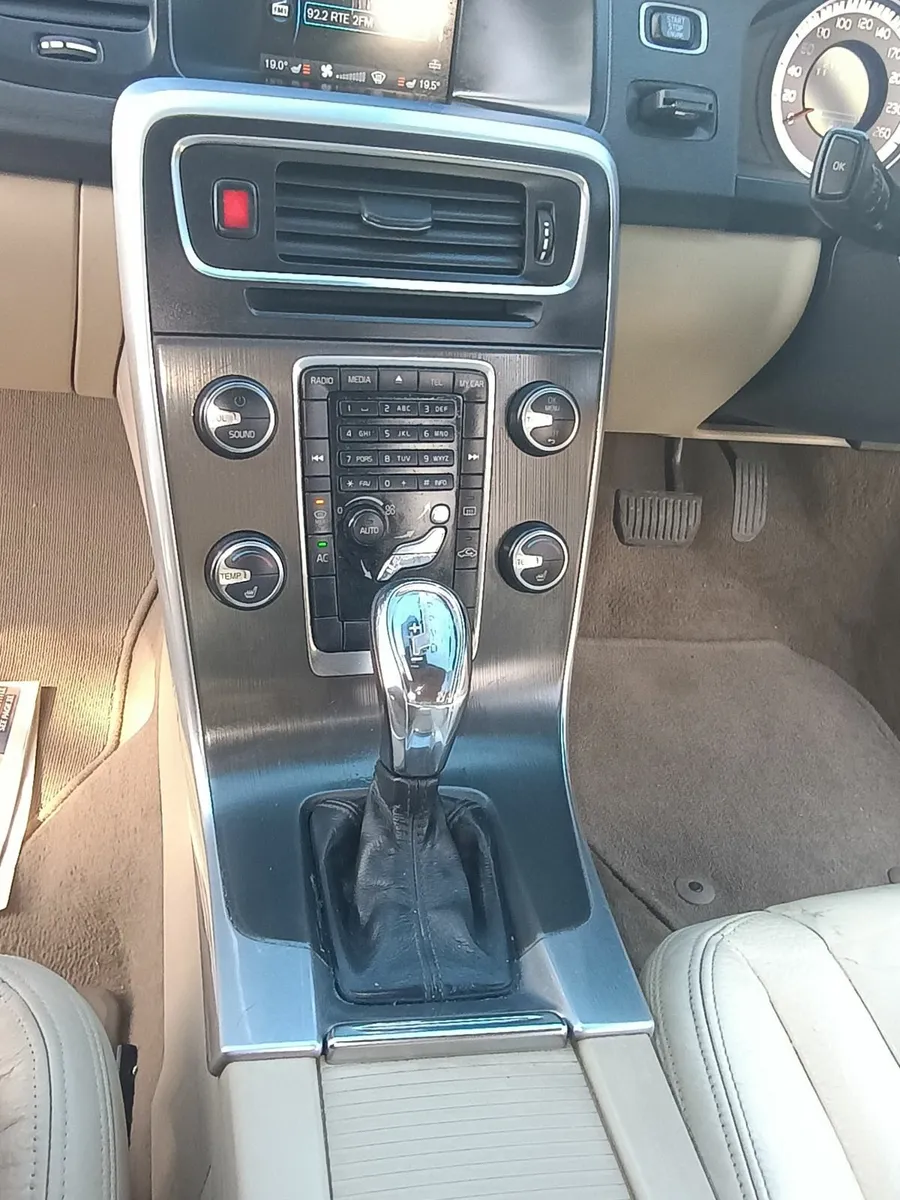 Volvo V60 2013 - Image 2