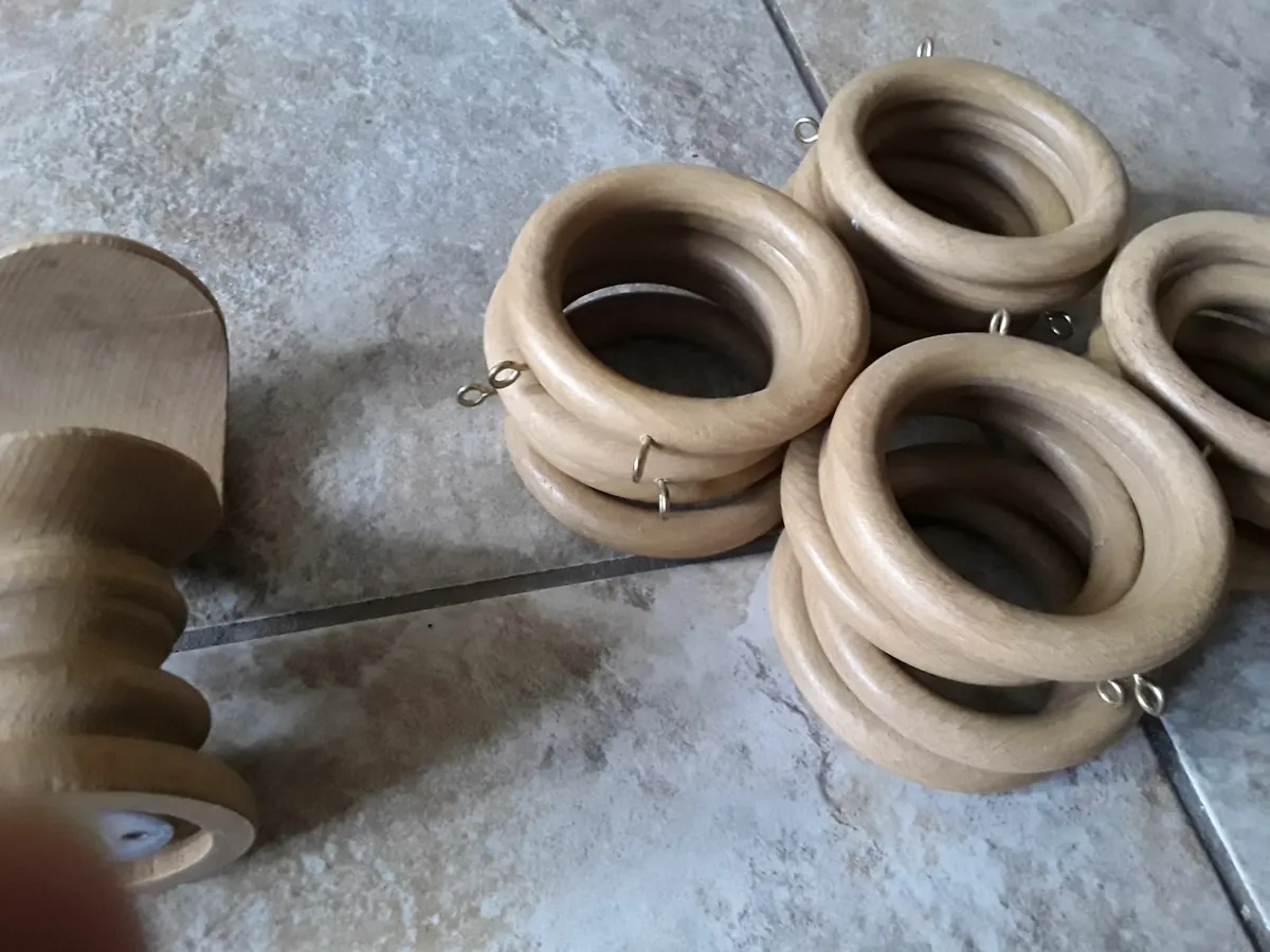 Very thick solid wooden 7 Foot curtain pole - Image 3