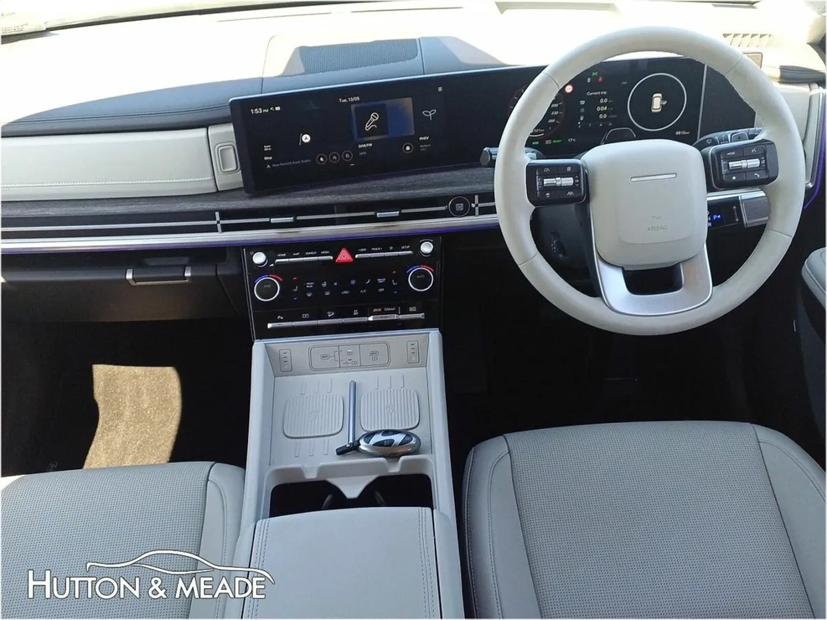 Hyundai Santa Fe Premium PHEV 1.6 Petrol 5dr - Image 4