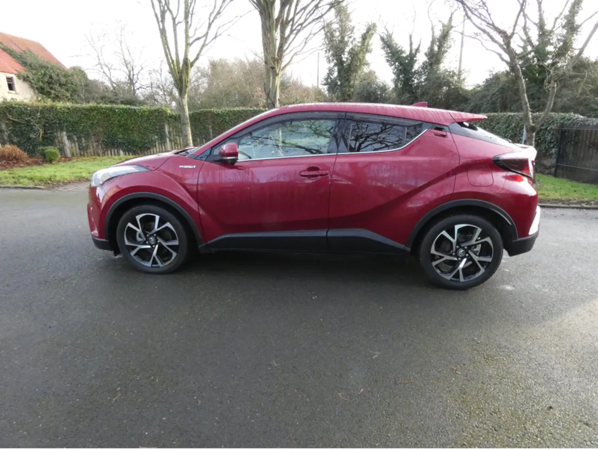 Toyota C-HR 1.8 AUTO HYBRID - Image 3
