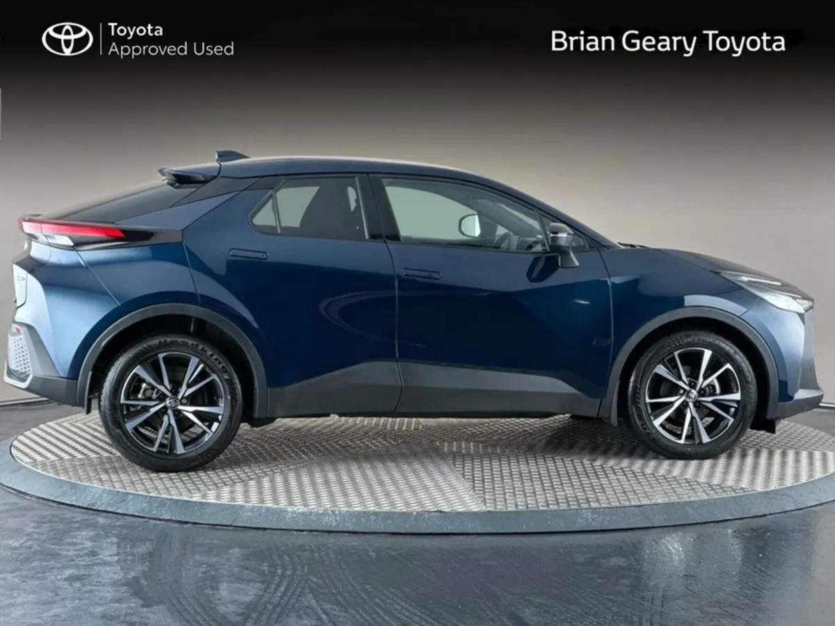 Toyota C-HR Hybrid Sport - Image 3