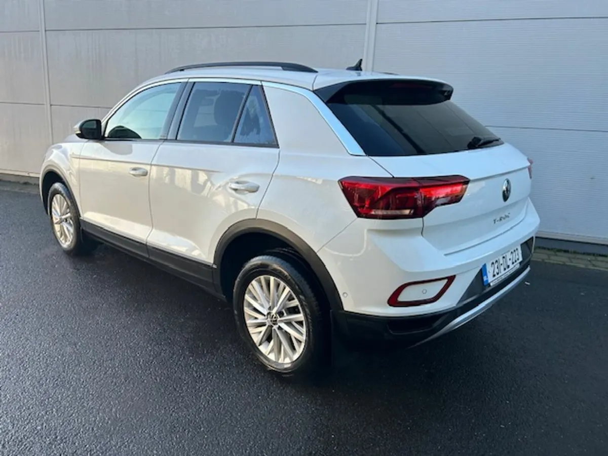 Volkswagen T-Roc 2.0 TDI 116HP Life rear view Came - Image 3