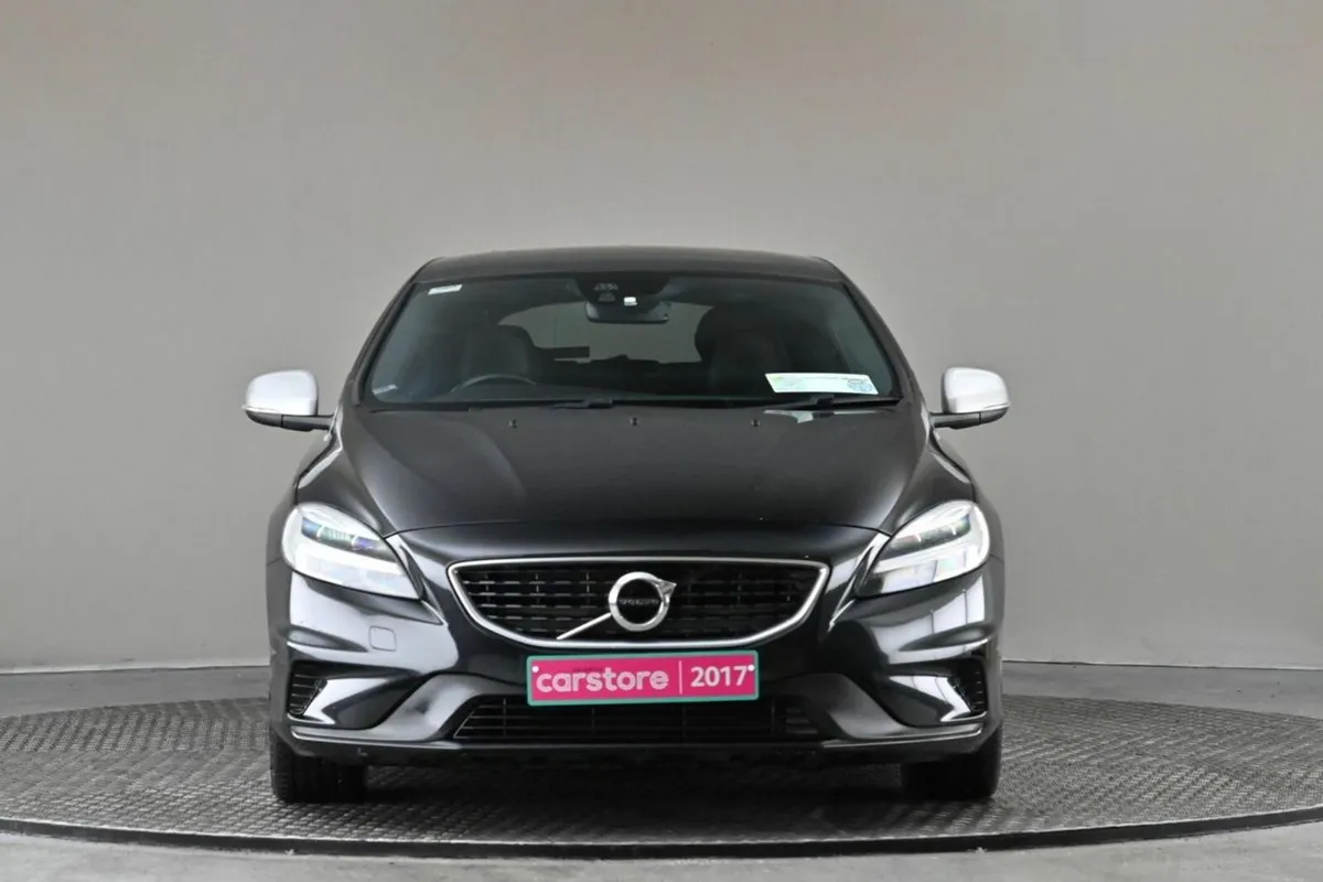 Volvo V40 2.0 D3 R-DESIGN 6SPD **FULL LEATHER**PAN - Image 2