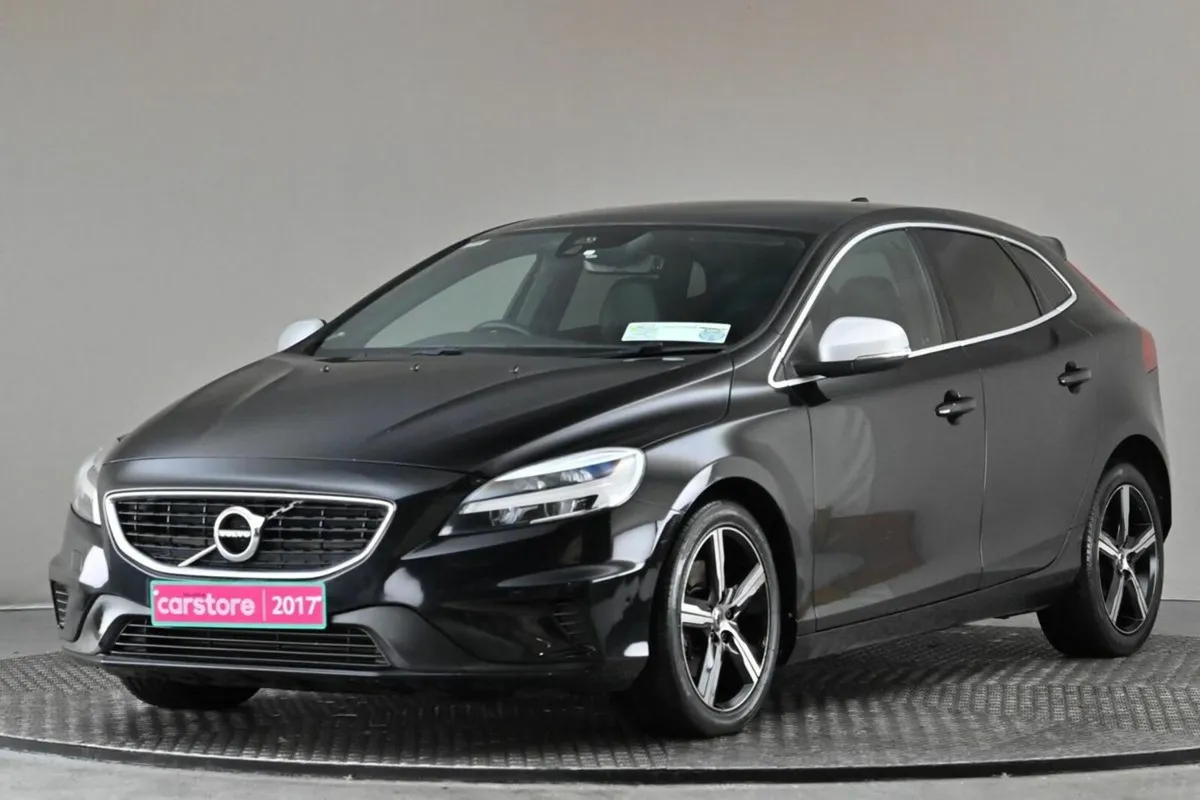 Volvo V40 2.0 D3 R-DESIGN 6SPD **FULL LEATHER**PAN - Image 3