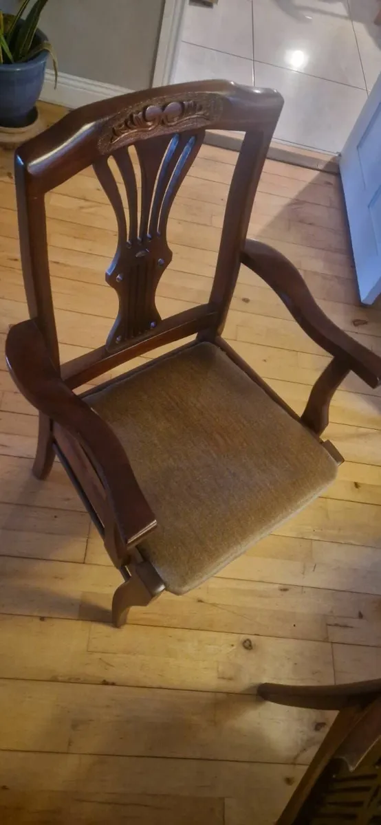 Mahogany table and chairs - Image 2
