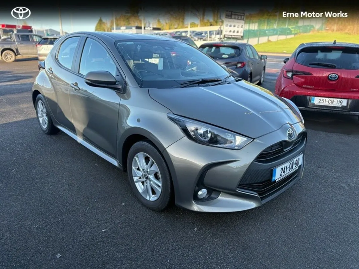 Toyota Yaris YARIS 1.5 HYBRID LUNA - Image 1