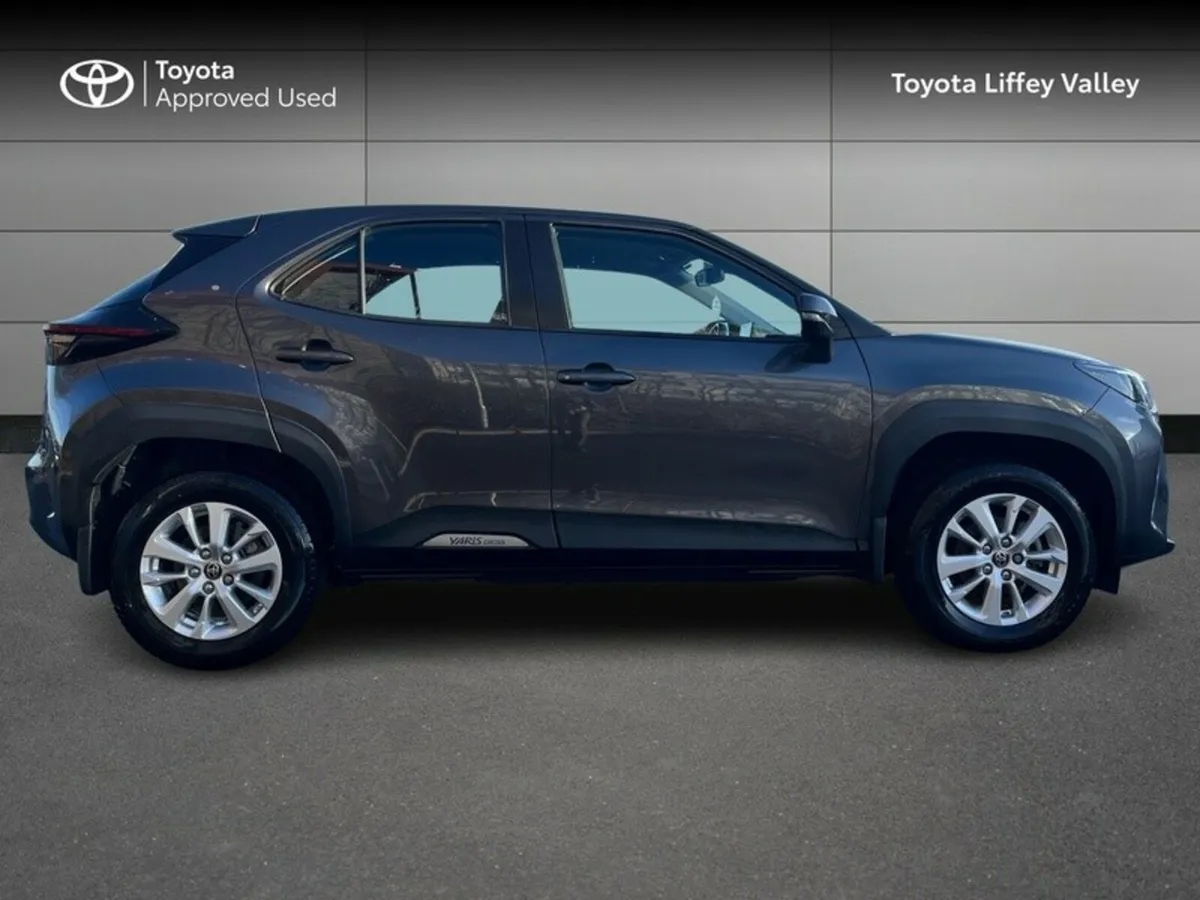 Toyota Yaris Cross CR CROSS LUNA 4DR AUTO - Image 3