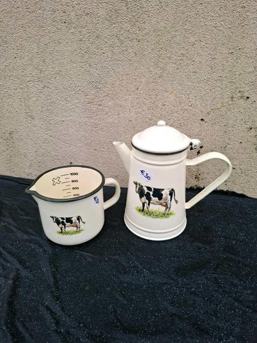 Enamel coffee pot and mesuring cup - Image 1