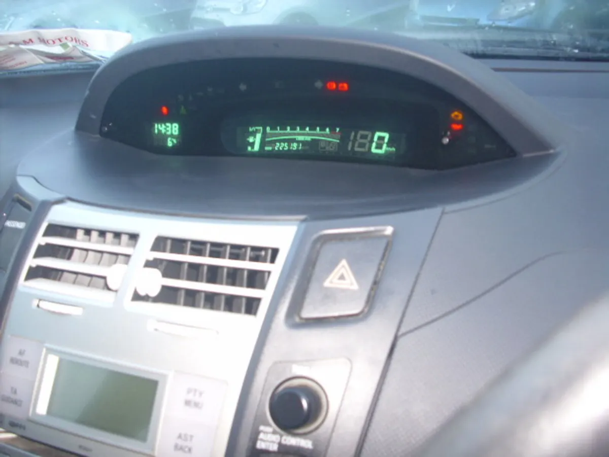 Toyota Yaris NG 1.0L LUNA 5DR - Image 3