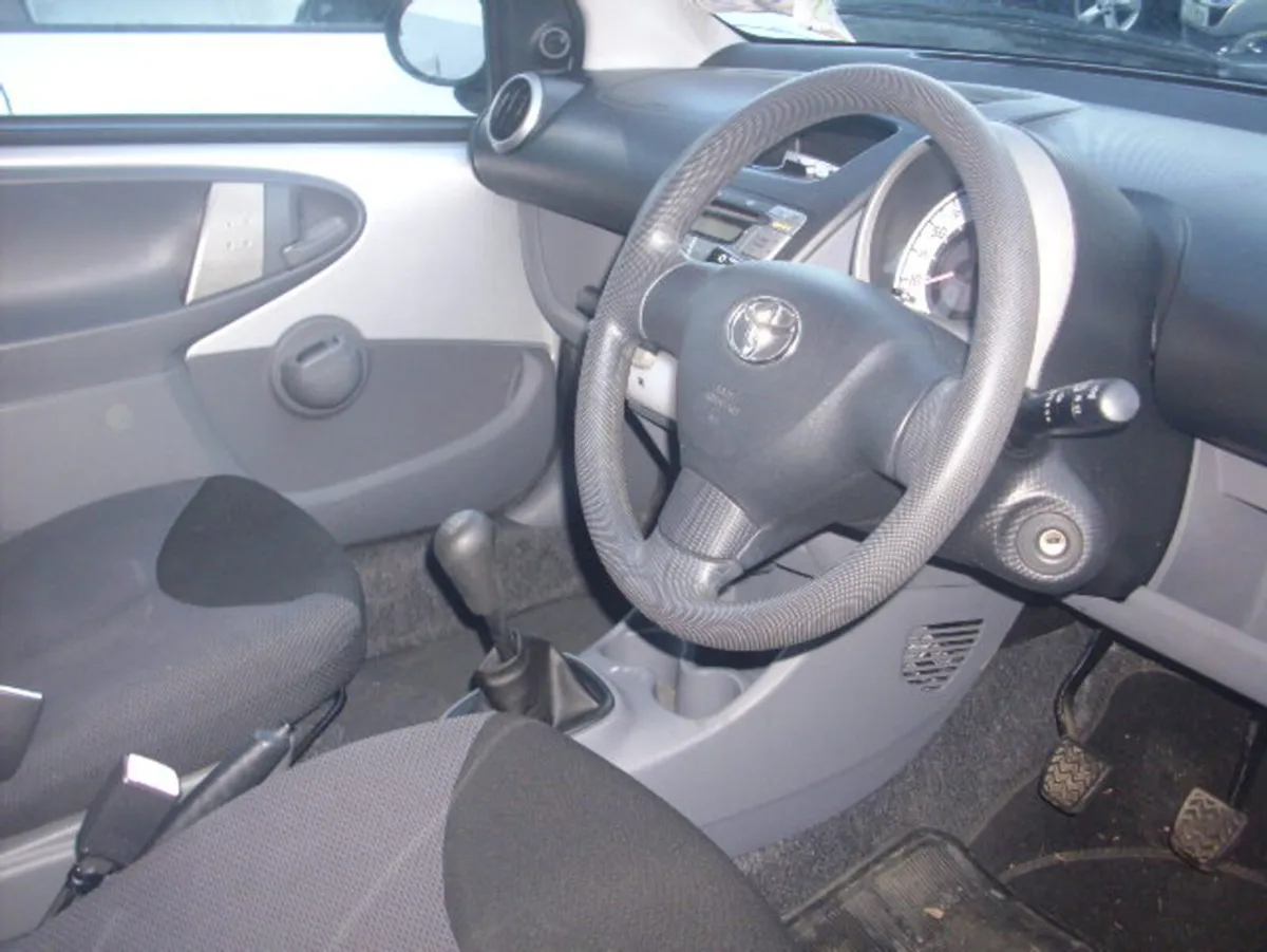 Toyota Aygo 1.0 5DR AURA - Image 2