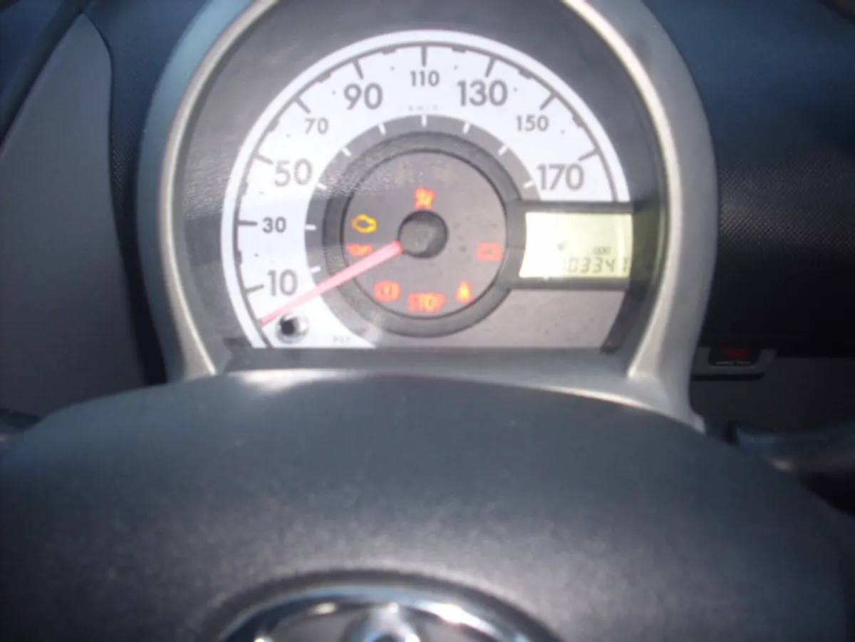 Toyota Aygo 1.0 5DR AURA - Image 4