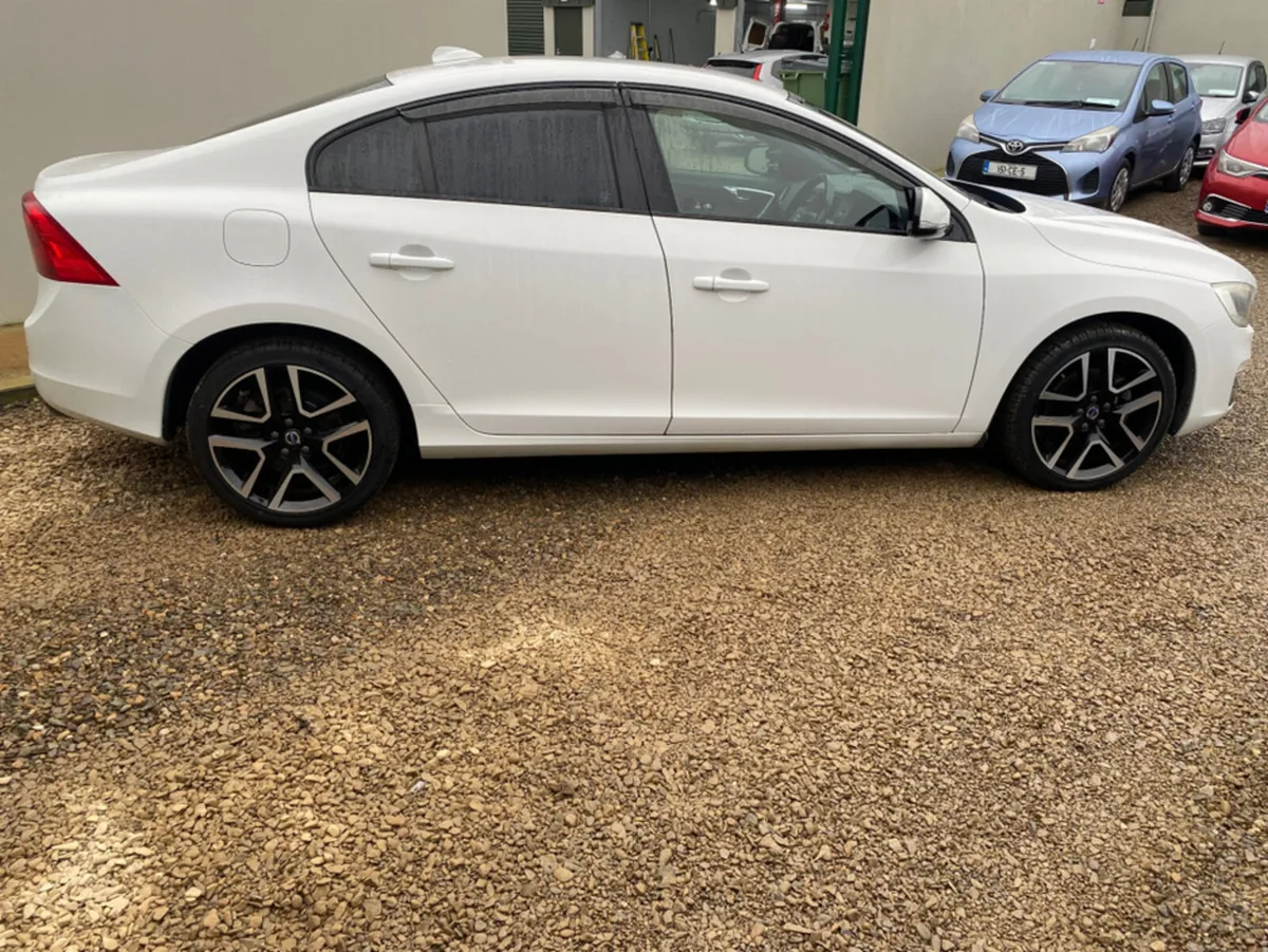 Volvo S60 2.0 AUTO DYNAMIC EDITION - Image 3