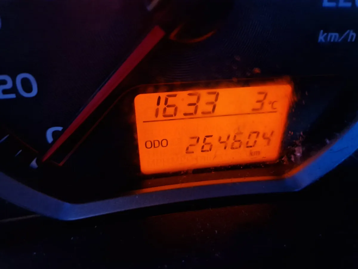 Toyota Yaris 1.0 LUNA 4DR **READ ADD ** - Image 3