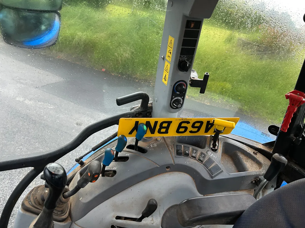 2019 New Holland T5-105 with Loader - Image 3