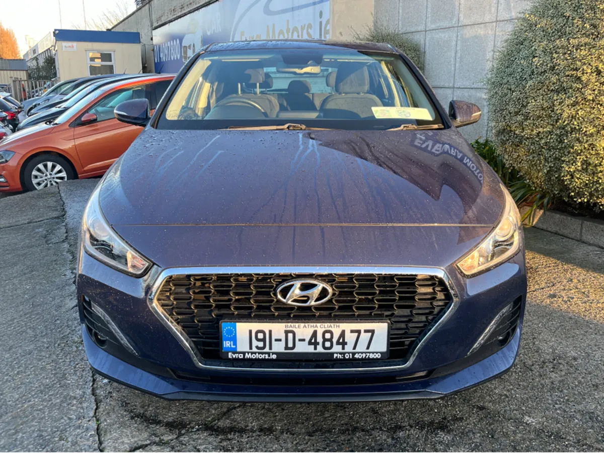 Hyundai i30 SE NAV T-GDI 1.0 PETROL //SAT NAV//REV - Image 2