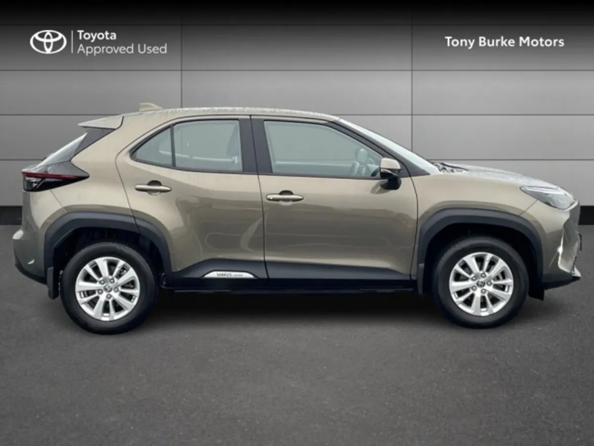 Toyota Yaris Cross - Save EUR 4,100 - Luna + 2 FRE - Image 3