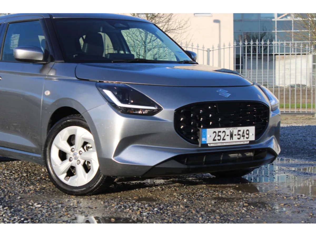 Suzuki Swift 1.2 HYBRID MOTION CVT 5DR DEMO* Remai - Image 3